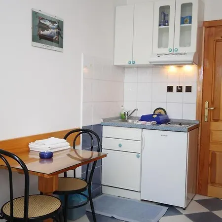 Studio 6852d Apartment
