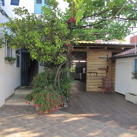 Studio 6852d Sućuraj